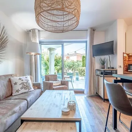 Apartment Anais De Saint-tropez, Bel Appartement, Avec Piscine Et Jardin, Au Coeur De Tropez Saint-Tropez